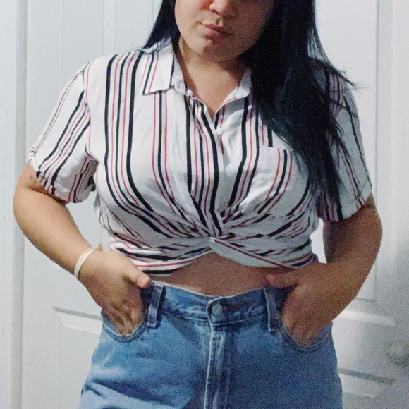 ❤️🖤 red/black stripped button down crop top 🖤❤️ - Picture 1 of 5